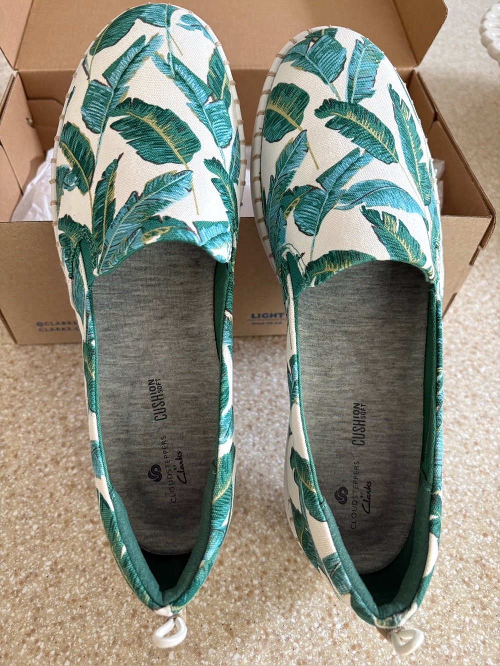 Clarks Cloudsteppers Green Palm Leaf Canvas Sneakers